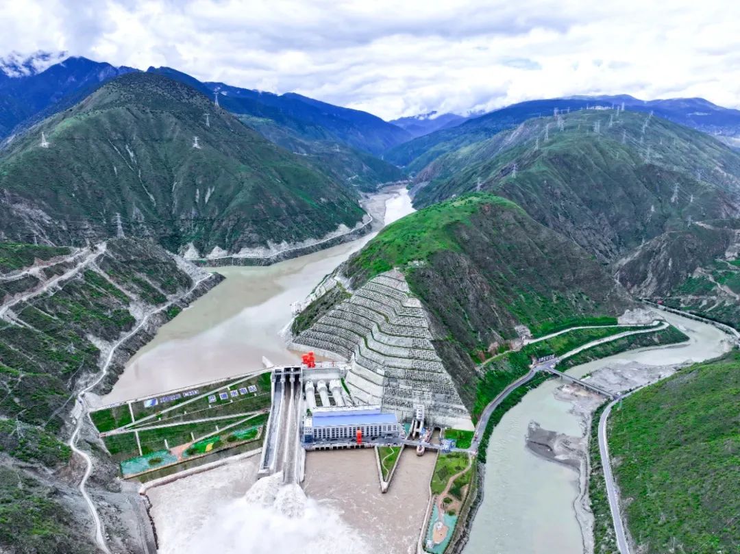 实施超低排放改造等工程