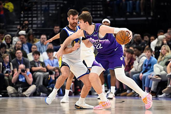 爵士力克勇士菲利波夫斯基19+15助球队逆转