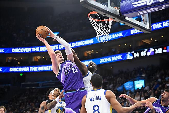 爵士力克勇士菲利波夫斯基19+15助球队逆转