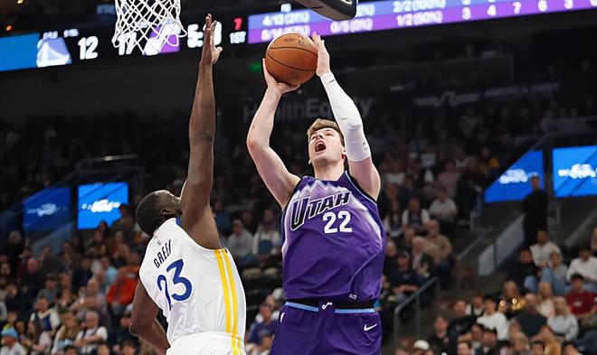 爵士力克勇士菲利波夫斯基19+15助球队逆转