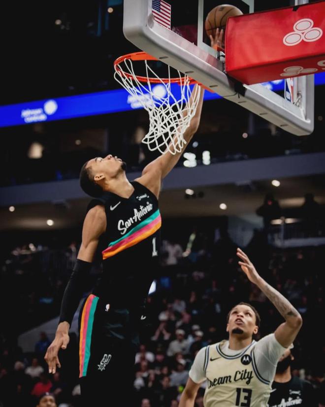 东契奇16次技术犯规被禁赛 罚款5000美元引热议