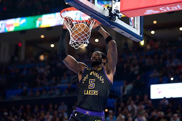 独行侠逆转湖人终结三连败 艾顿表现起伏引争议