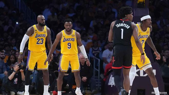 勒布朗·詹姆斯创季后赛最年长两双纪录 湖人客