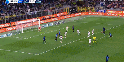 泽林斯基替补登场打入世界波破门 国米3-0卡利亚