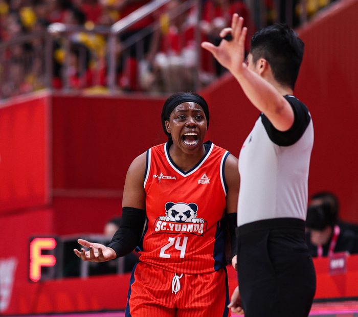 四川女篮总决赛G2王思雨两罚失误成关键转折，奥