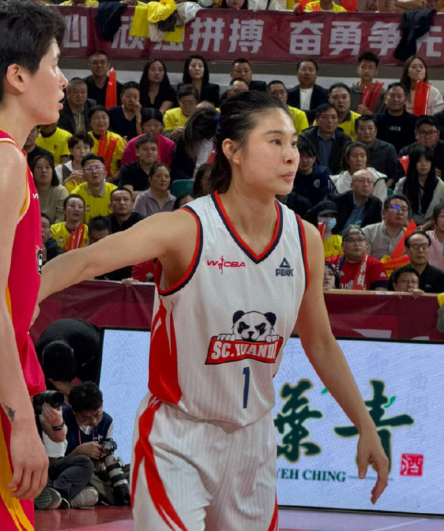 四川女篮总决赛G2王思雨两罚失误成关键转折，奥